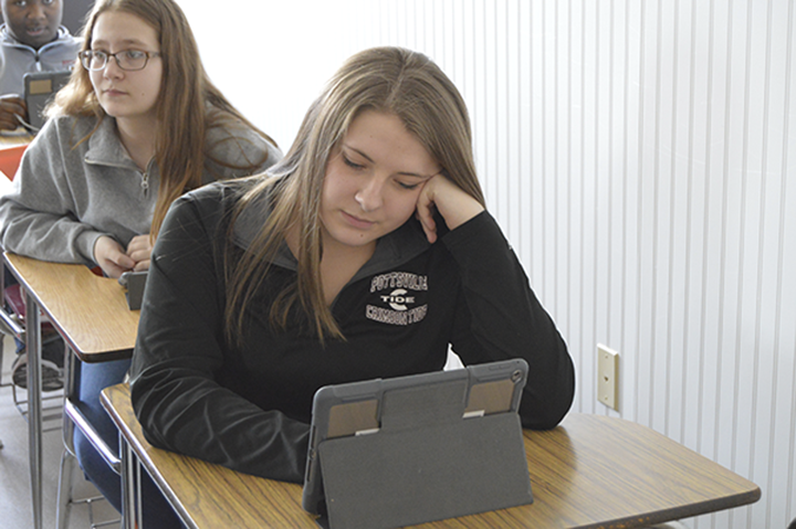After learning a new lesson, freshman Jasa Strunk uses her iPad in Consumer Career Explorations. Students also used their iPads during mock interviews to take notes. I think I will do better in the job force after taking this class, freshman Raven women said.
