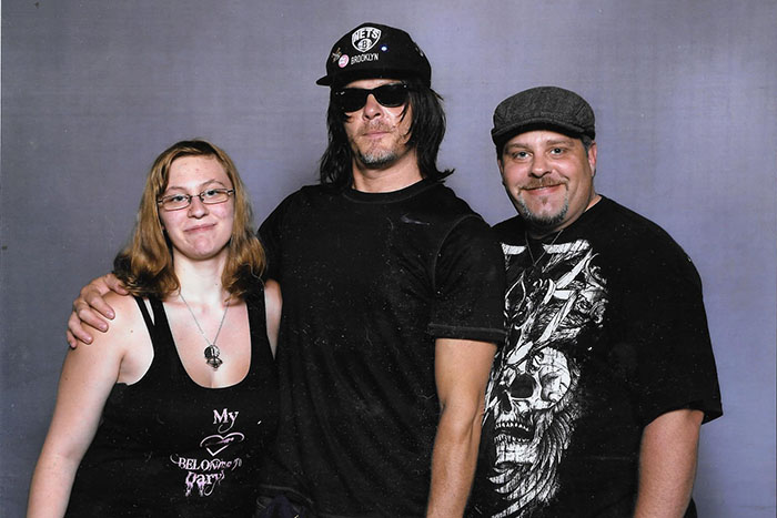 Senior meets The Walking Dead actor at Comic Con (photo)