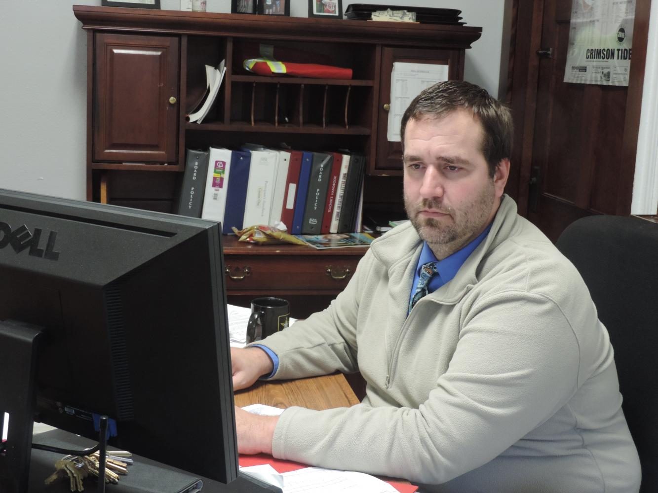 COMPUTE — Working on Skyward, Mr. Jeffrey Godin, former vice principal at PAHS, views students’ grades and attendance records. While at PAHS, Mr. Godin worked primarily with data entry and observations along with dealing with various disciplinary issues.