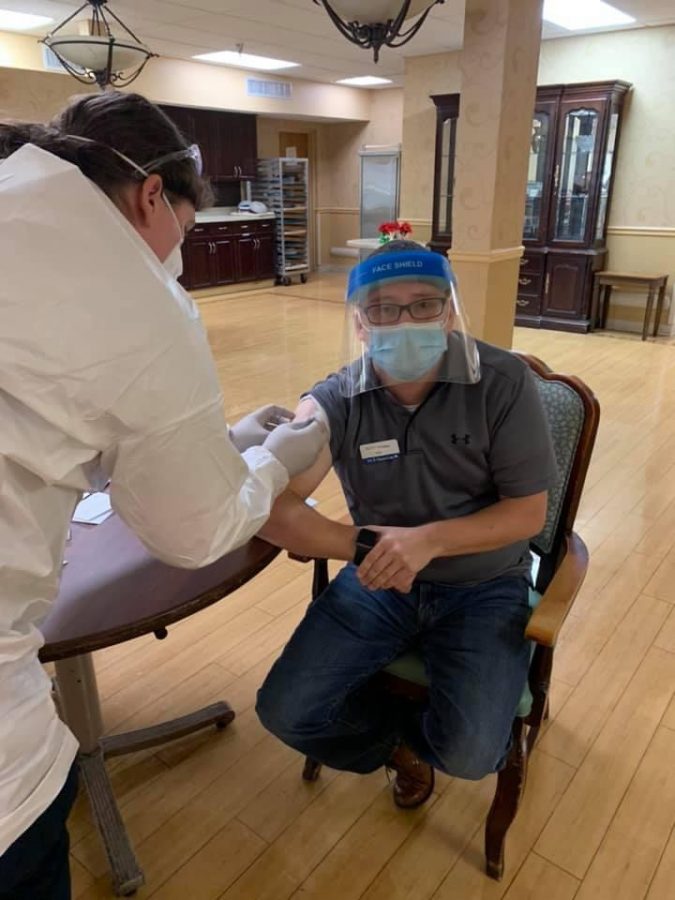 Former resident of Pottsville and alumni, Scott Thomas revives his COVID-19 vaccine at his local hospital. Hospitals are allowing pre-scheduling of it so as many people can stop the spread of COVID-19. 
