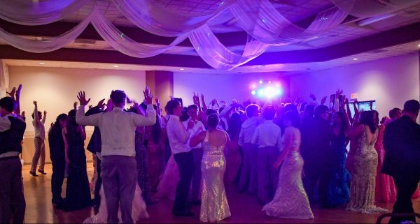 Seniors and underclassmen dancing during prom. “My favorite part of prom was when the balloon kept getting stuck on the drapes on the ceiling,” senior Katie Comisac said.