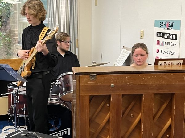 Freshman bassist Jake Powers, Sophomore pianist Emily Steidle and Sophomore drummer Evrett Walter’s playing during the art show.
